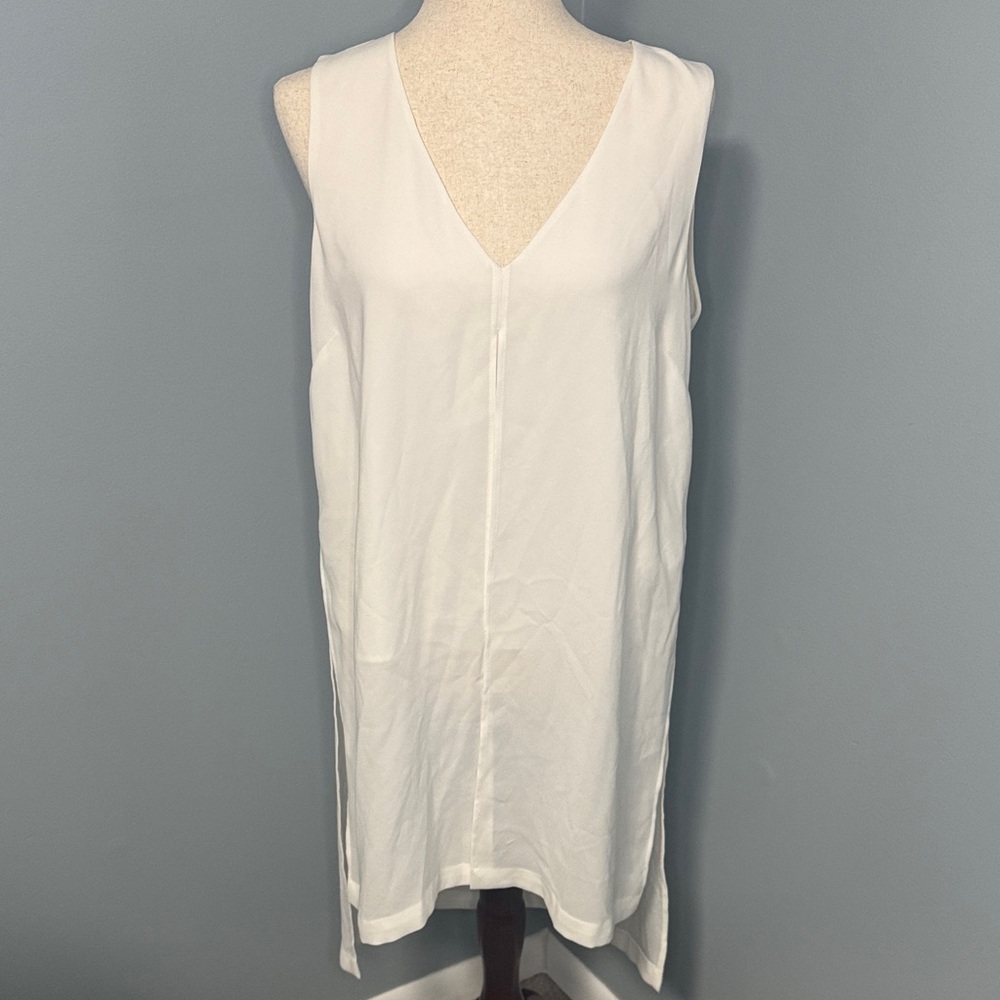 BCBGMaxAzria Women’s White V-Neck Sleeveless Hi-Low Top Sz M